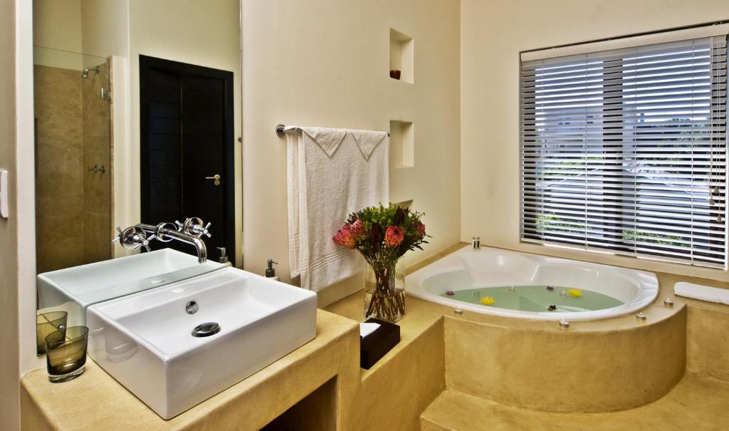 Lodge On The Lake And Wellness Spa 윌더니스 객실 사진