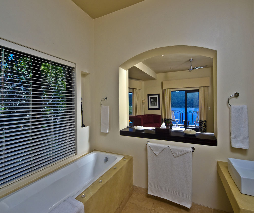 Lodge On The Lake And Wellness Spa 윌더니스 외부 사진